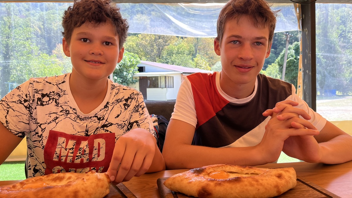 Что-то тут точно есть белкового (яйцо и сыр внутри)