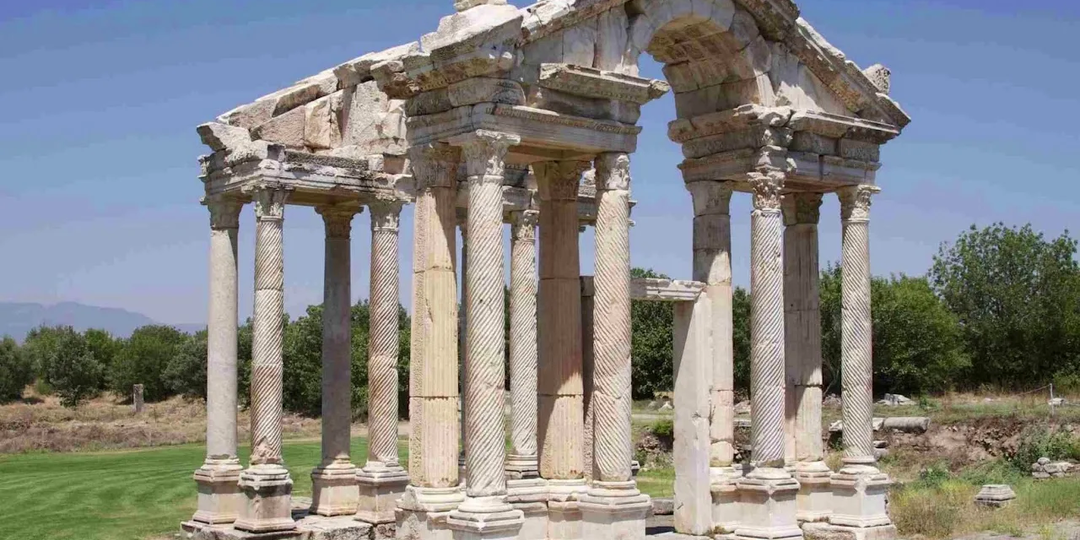 Венера Каллипига и две красавицы или забавная история об одной античной статуе