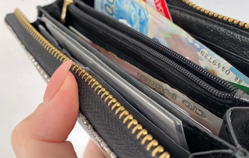 Зарплата меньше 27 тысяч рублей вне закона: сколько будут получать в Волжском в 2026 году