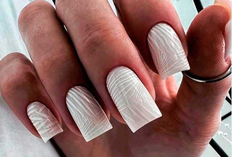 Белый маникюр, который выглядит дороже зимы. Идеи, которые ты захочешь повторить уже сегодня