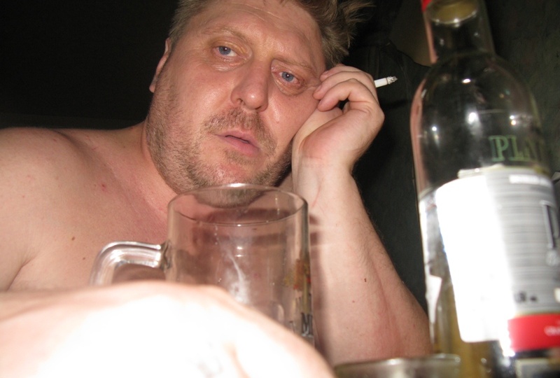 Почему алкоголик предаёт тех, кого любит: жёсткая правда без прикрас