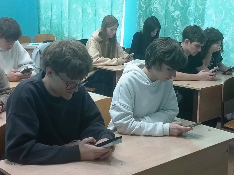    Фото: учащиеся старших классов гимназии имени А. П. Чехова "Наша газета"