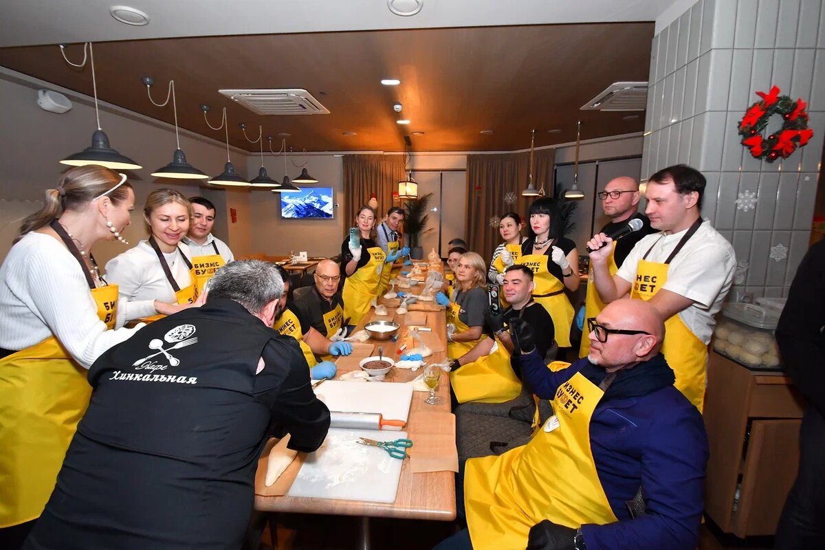 «Хинкальная» в Уфе по улице 50-летия Октября, дом 9 (Фотограф Дамир Хузиев).