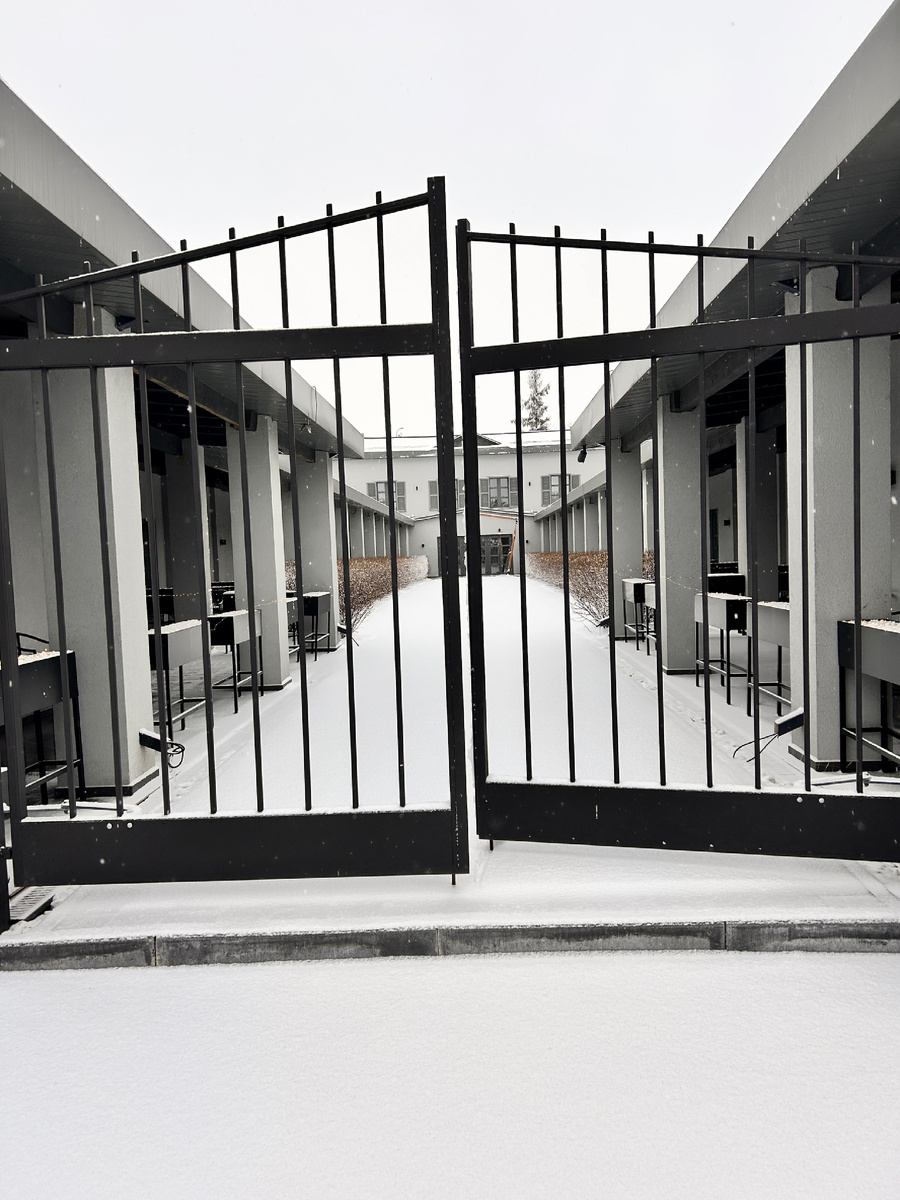 Вход в отель 