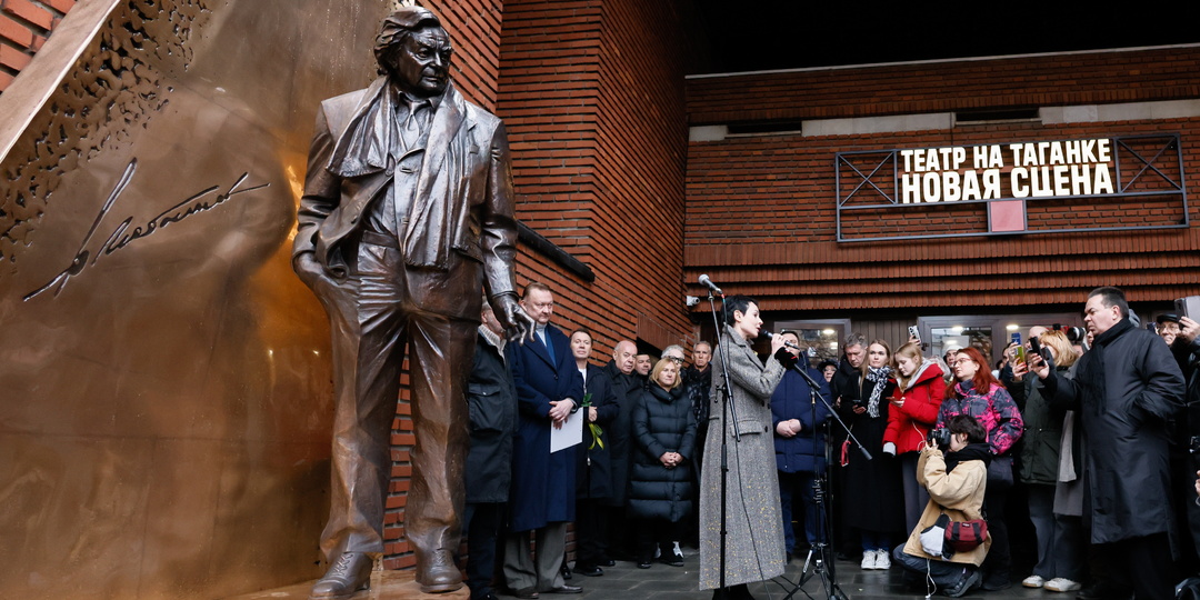 У Театра на Таганке открыли памятник Юрию Любимову