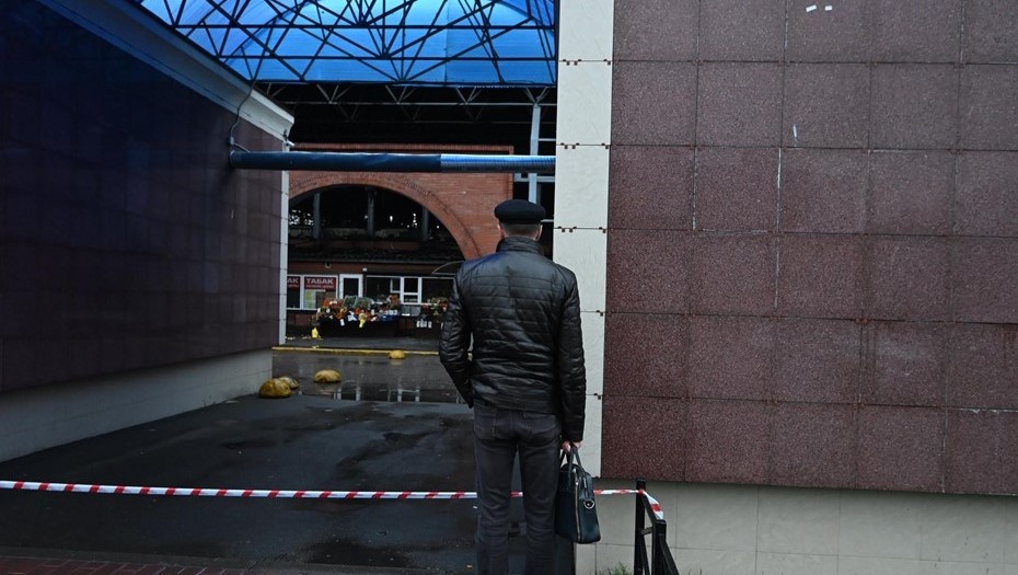 Автор: Сергей Ермохин/"ДП". Последствия пожара на Правобережном рынке в Петербурге.