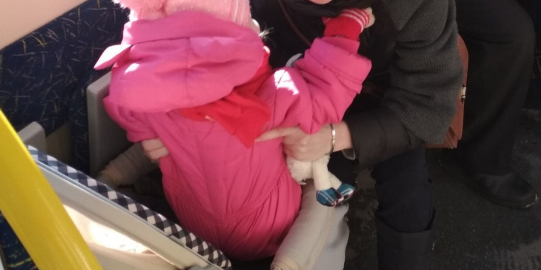 «Это травма для детей и моральный ущерб для меня»: мать с двумя детьми высадили из трамвая за неоплаченный проезд