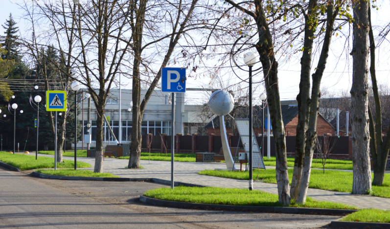 Фото автора. 11.12.2025. Станица. Новый сквер космонавтов.