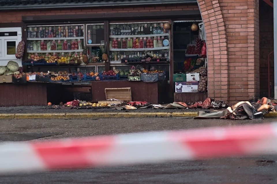    Посмотрели, что происходит на сгоревшем рынке на Дыбенко. Алексей БУЛАТОВ