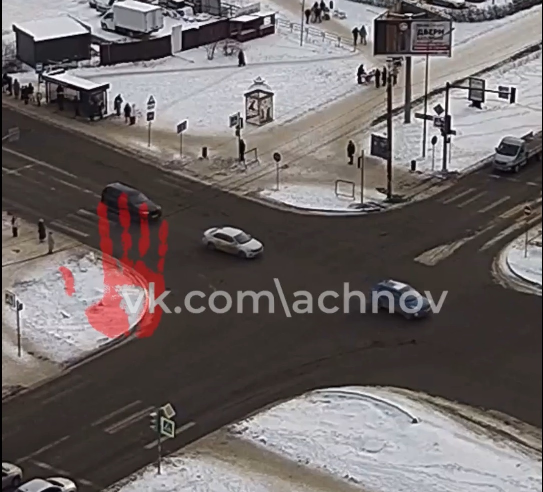 Момент ДТП сняла камера уличного наблюдения