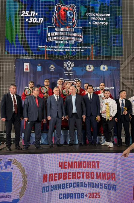 На пьедестале победителей.