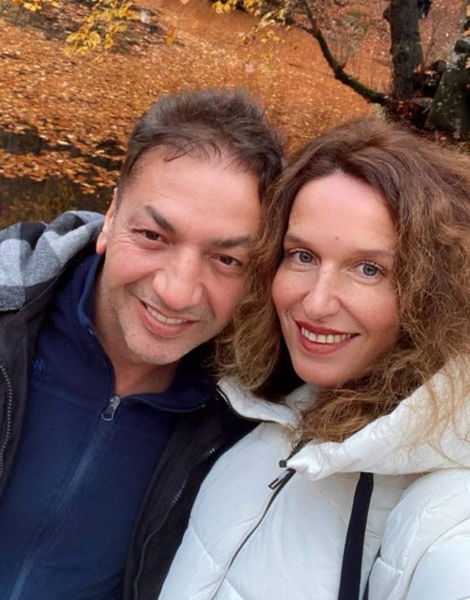    Александра не считает своего мужа авторитарным — Мурат ее всячески балует. Личный архив