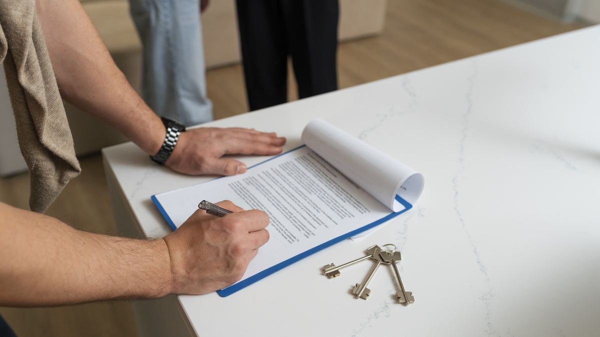    Когалымчанка заложила квартиру и отправила мошенникам 9 млн рублей