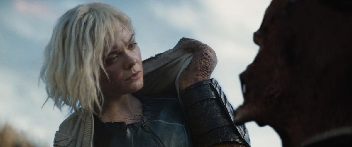 Тиа (Эль Фаннинг), кадр из фильма. Источник: https://ru.kinorium.com