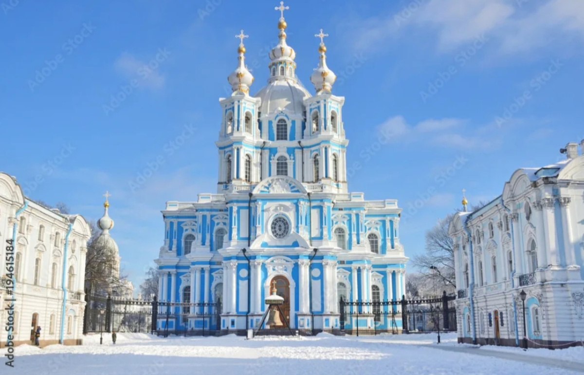 Смольный собор.Сейчас в нем храм