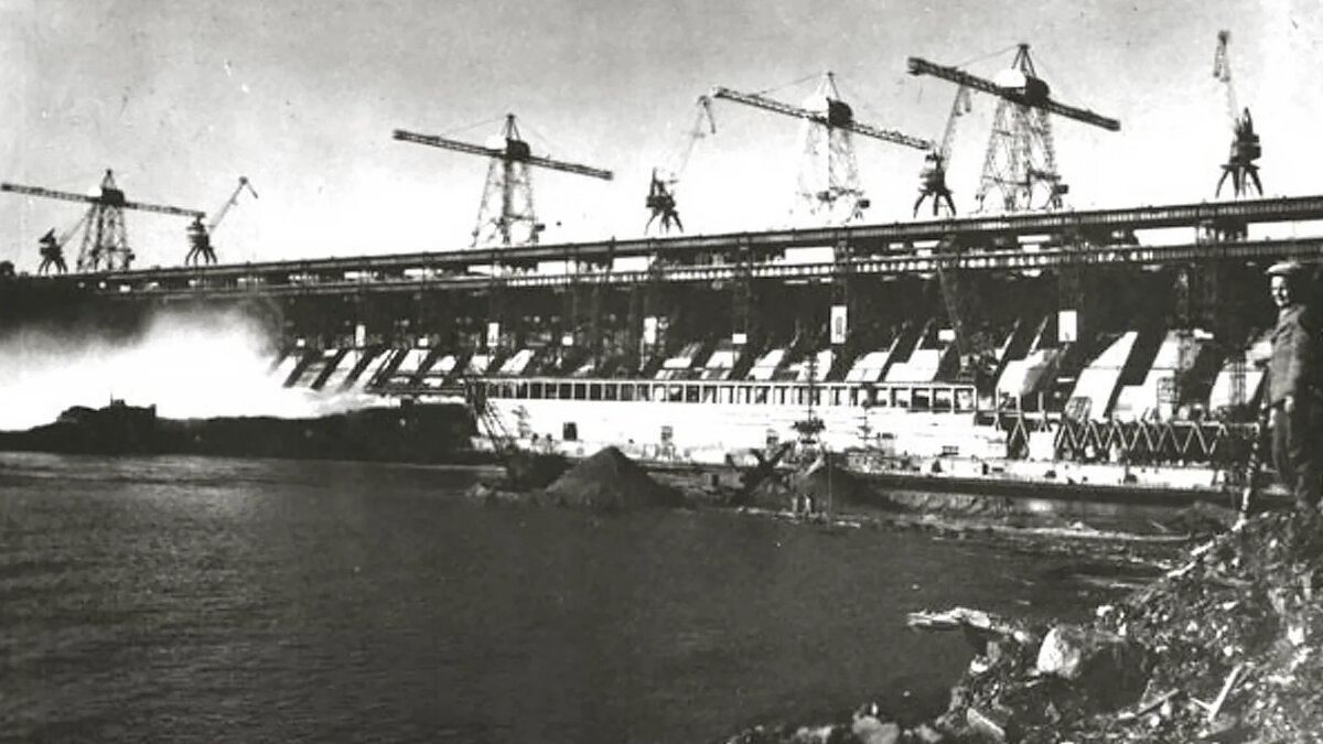 Братская ГЭС в 1962 году. pastvu.com