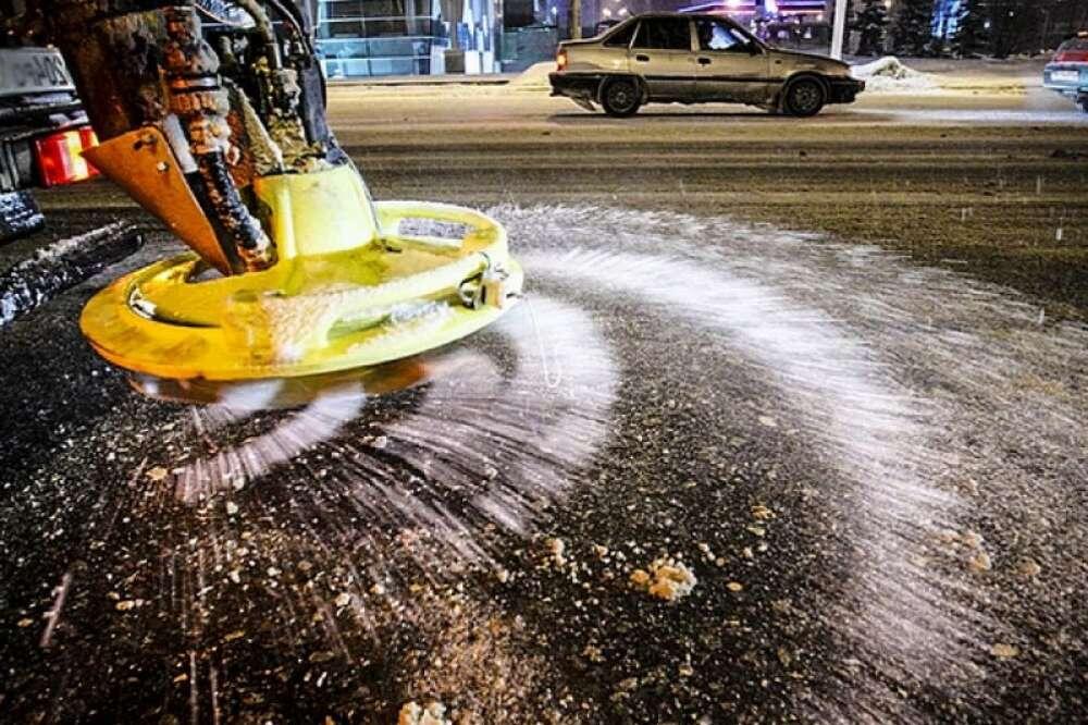 обработка реагентами против льда

