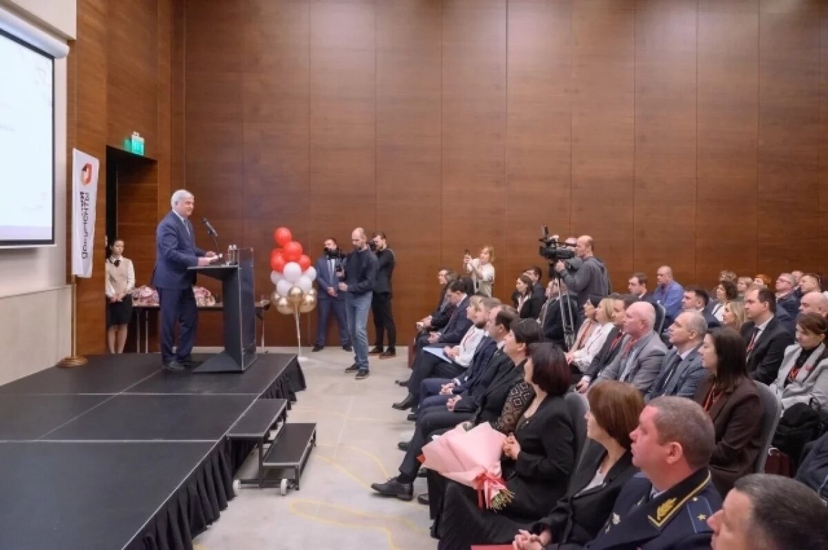    Губернатор Александр Гусев поздравил МФЦ Воронежской области с 15-летием