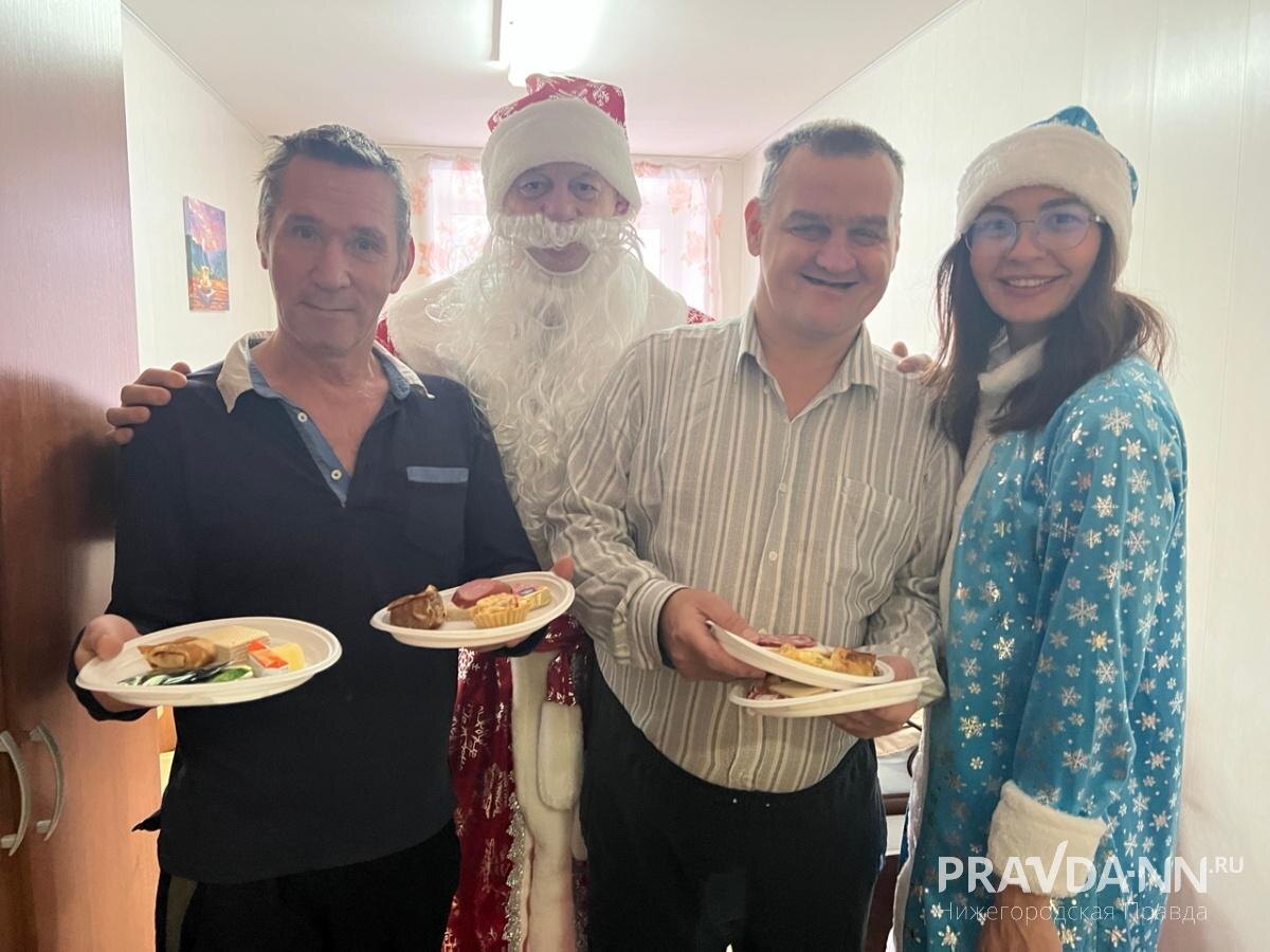    Волонтеры проводят акцию «Тележка радости»