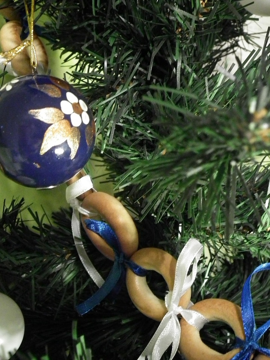    Деревянные расписные шары ручной работы сейчас пользуются спросом Юлия МАРКИНА