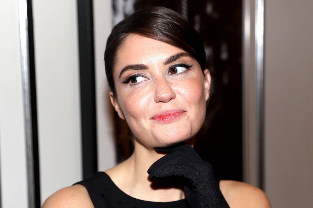     «Я прихрамывала»: Агата Муцениеце показала дочь и сына от Павла Прилучного, встретивших ее на выписке из роддома