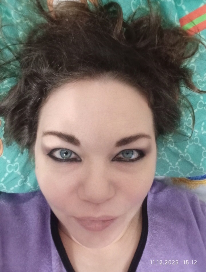 Не смотрите, что фото такое, когда сам себя фоткаешь, получаются глаза в кучу.