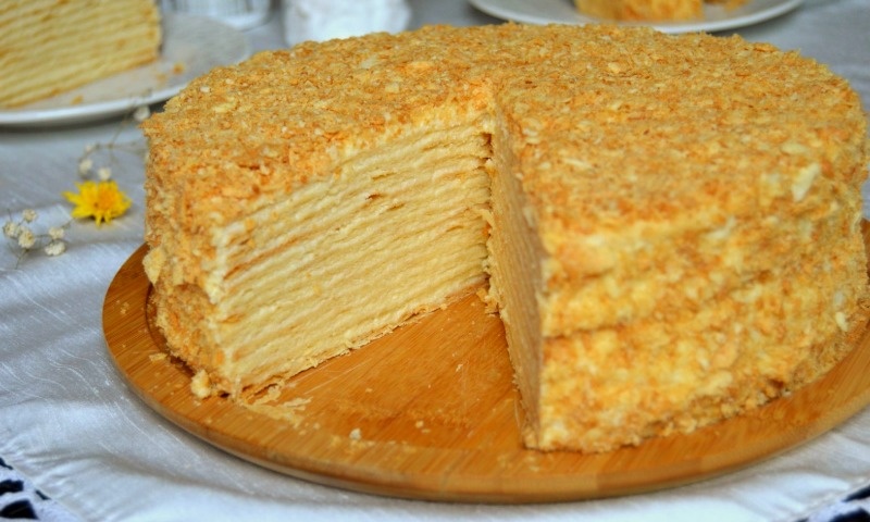 Классический «Наполеон» на Новый год: слоеный торт со сметанным кремом, когда хочется, как в детстве на праздничном столе