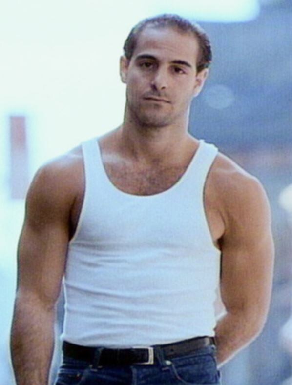 Стэнли Туччи в молодости.