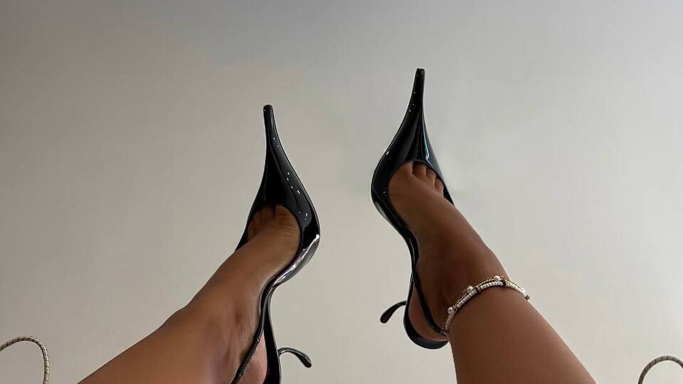 "Модная отрыжка 2025!" Смотрим обувь уходящего года, после которой надо к психологу идти!