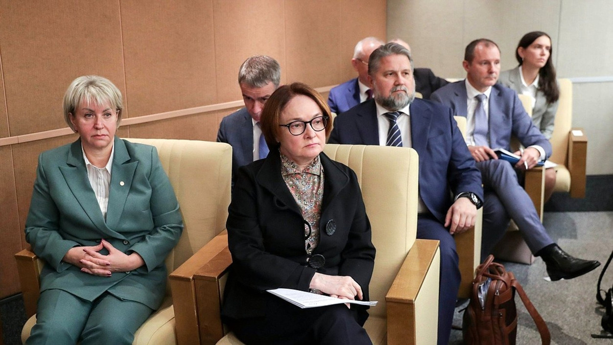 Ставка падает или стоит на месте? Эксперты прогнозируют решение ЦБ