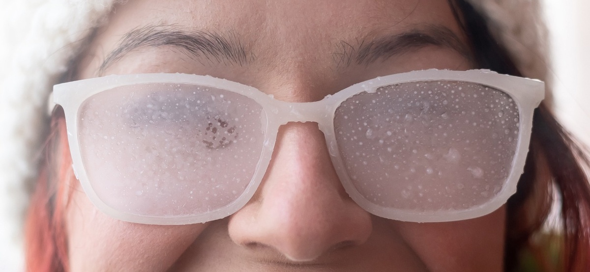 Что делать, если очки запотевают? Какие методы помогут справиться с проблемой? Какие способы неэффективны и небезопасны?