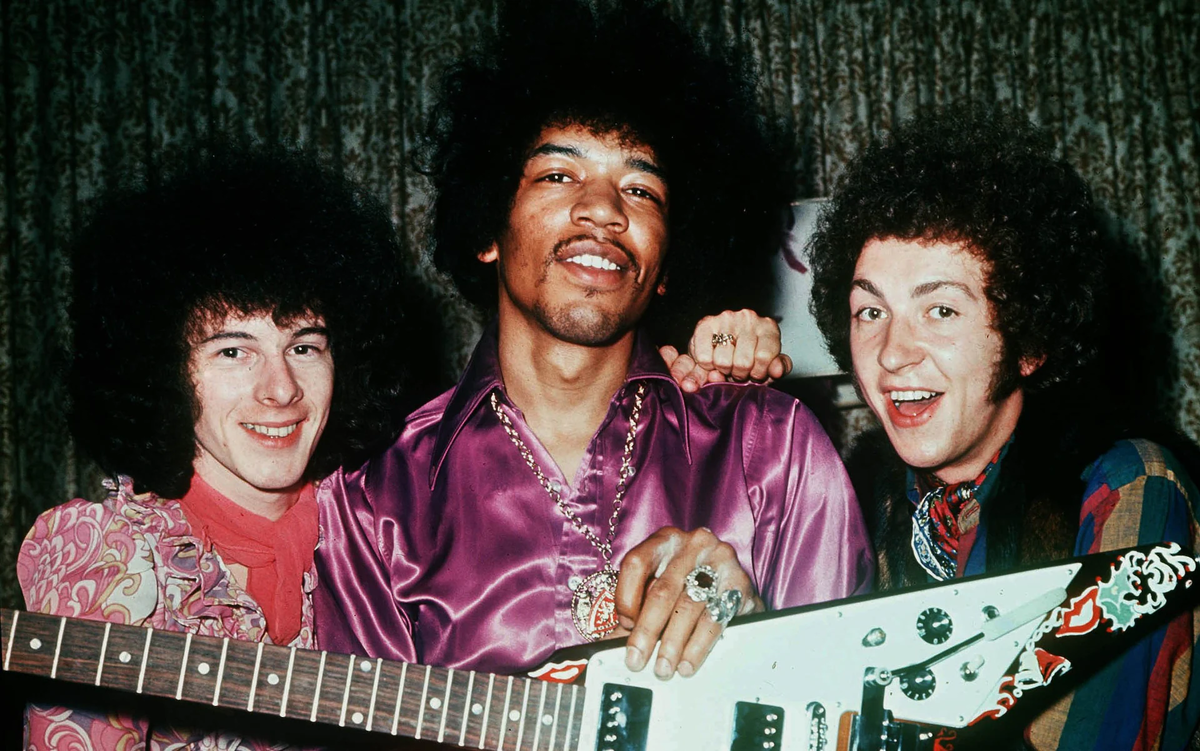 Джими Хендрикс в окружении участников The Experience: Ноэла Реддинга и Митча Митчелла (справа), 1968 год. Фото: Popperfoto via Getty Images  