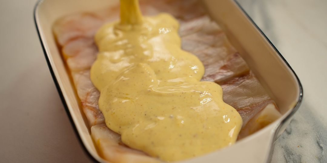 Если некогда долго стоять у плиты, запекаю минтай в горчично-йогуртовой "шубке"