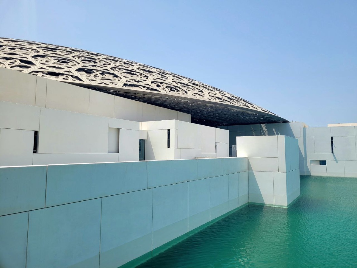 Арабский Лувр восхищает своей современной необычной архитектурой