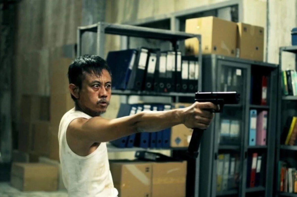    От инсульта умер звезда фильма «Рейд-2» Эпи Куснандар