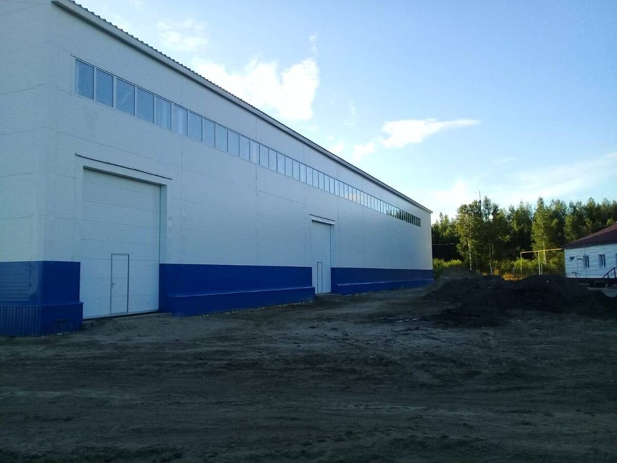 ЦЕХ ПО РЕМОНТУ ОБОРУДОВАНИЯ ДЛЯ НЕФТЯНЫХ МЕСТОРОЖДЕНИЙ 18 Х 60 Х 8.9 В Г. НЕФТЕЮГАНСК, РОССИЯ