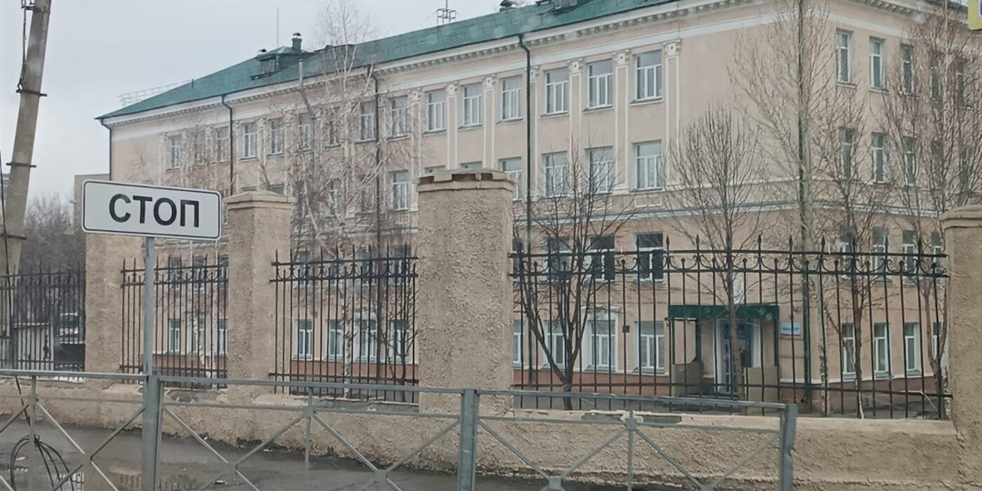 В Новосибирске школу на улице Мира 1949 года постройки закроют на ремонт