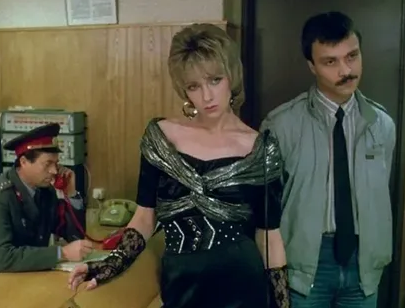 Татьяну доставили в комнату для задержанных.