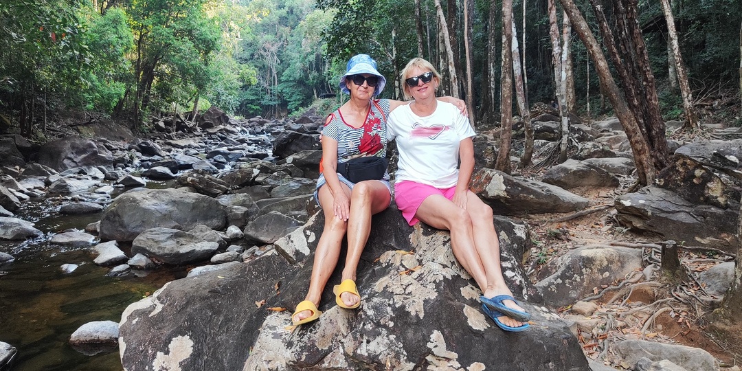 Дневник зимовки на острове Чанг. День 23: про ситуацию на острове, водопад Клонг Плу, купание с рыбками, змей и гигантских птиц