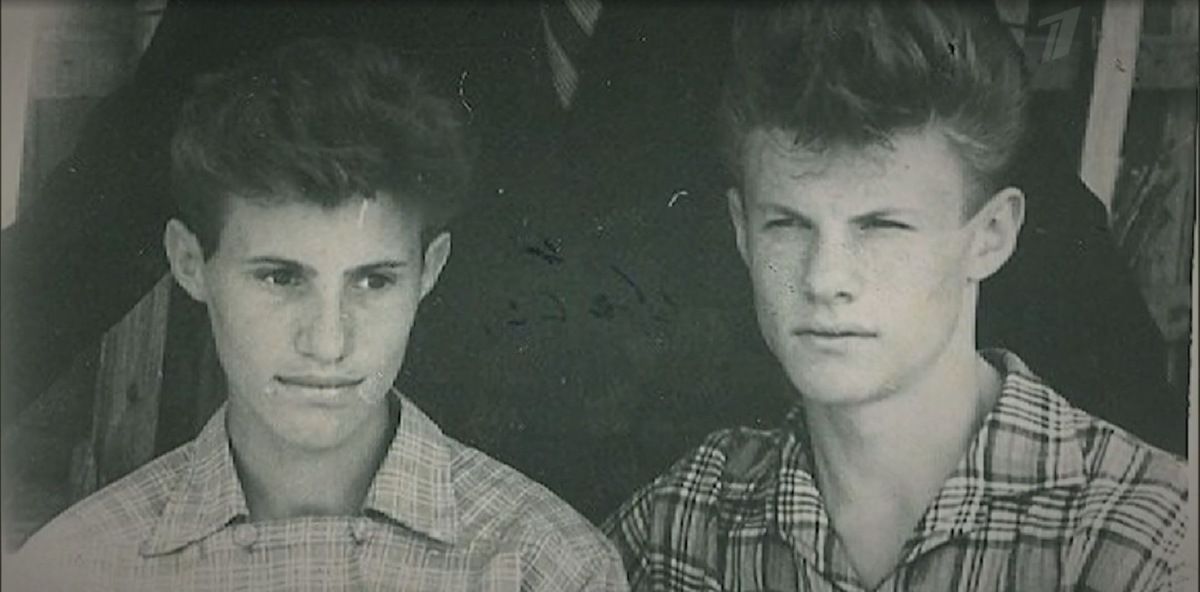    Виталий Соломин (справа) Фото: кадр из д/ф «...И вагон любви нерастраченной!». Документальный фильм к 75-летию Виталия Соломина»