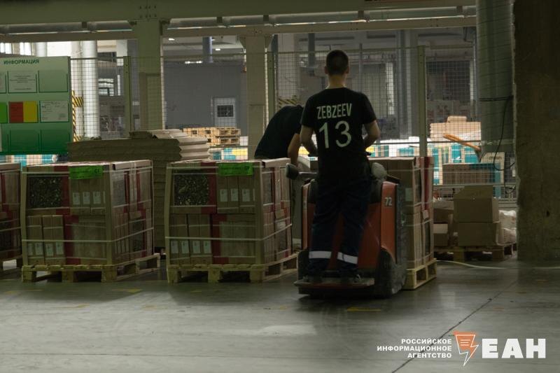    Фото: ЕАН / Работник на складе