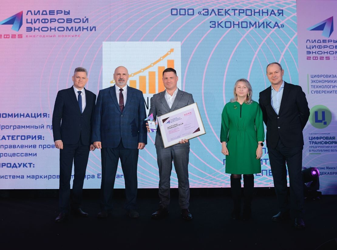 Максим Ефимович с членами экспертного жюри конкурса.