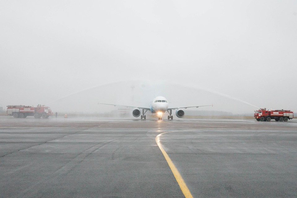    Самолет был перенаправлен в Петербург из-за атаки беспилотников. Александр ГЛУЗ