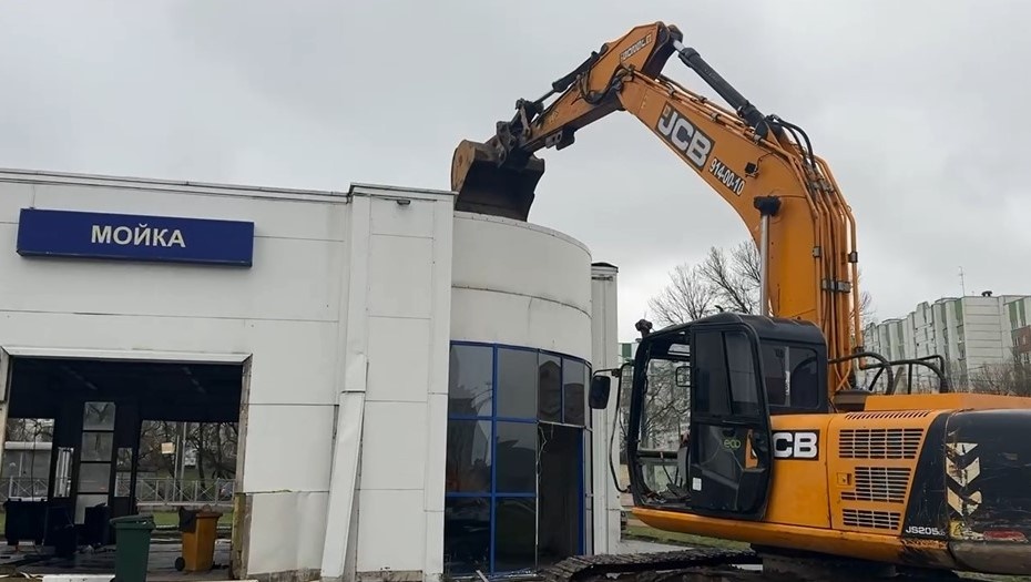    На проспекте Стачек сносят нелегальный автосервис Автор фото: ККИ