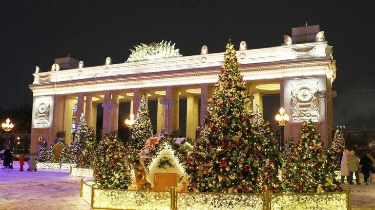 Парк имени Горького в новогоднем убранстве