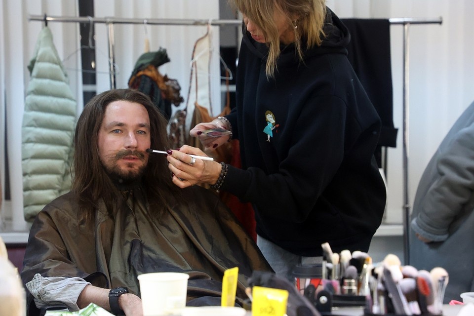    Петров на гриме. Фото — Юрий Феклистов