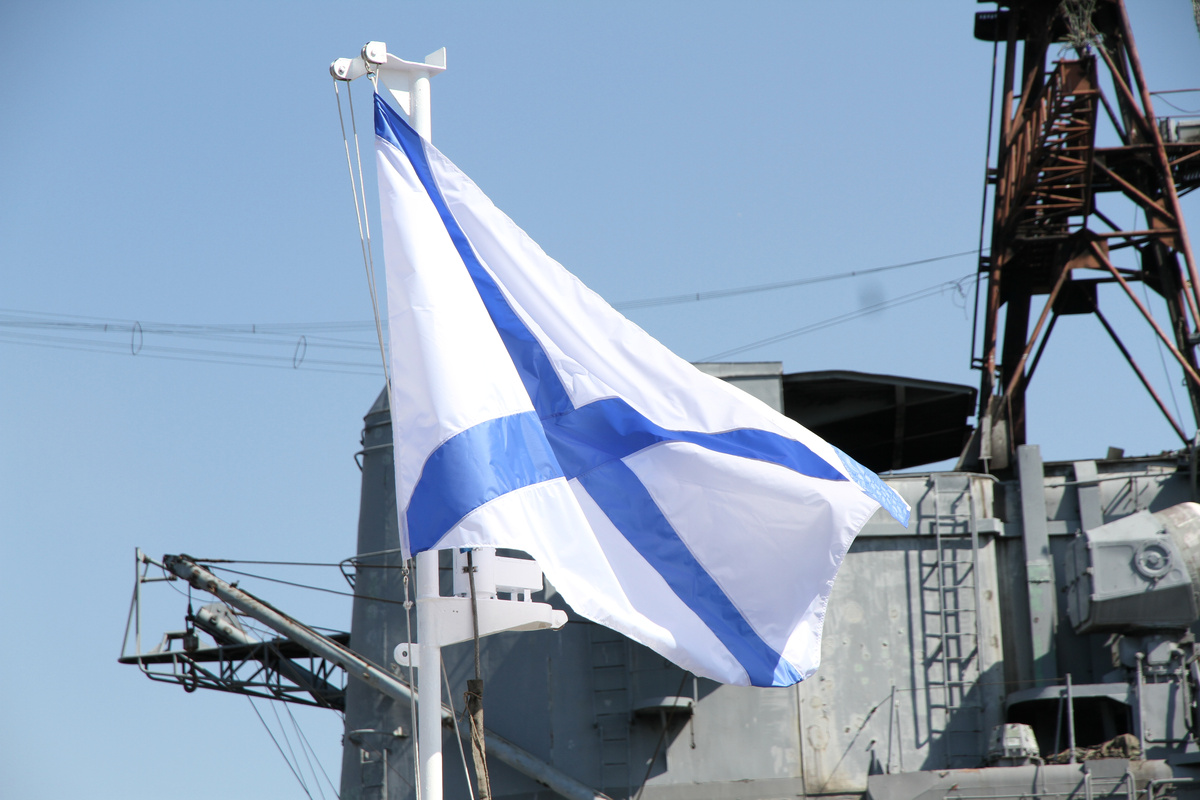 Андреевский флаг на корвете Бойкий» построенном на Северной верфи