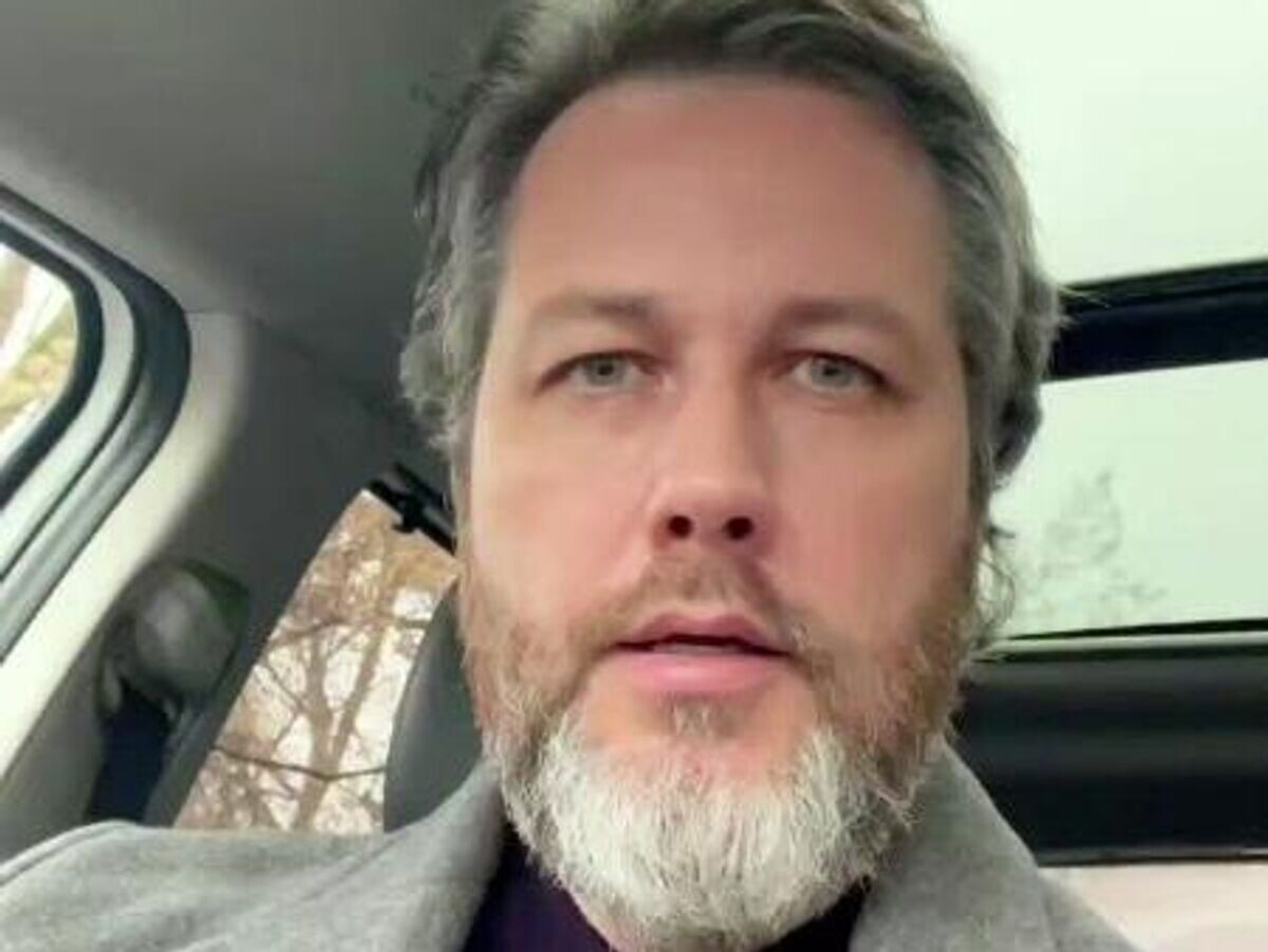 Михаил Дементьев во время видеообращения | © Михаил Дементьев. Кинетический интеллект/Telegram