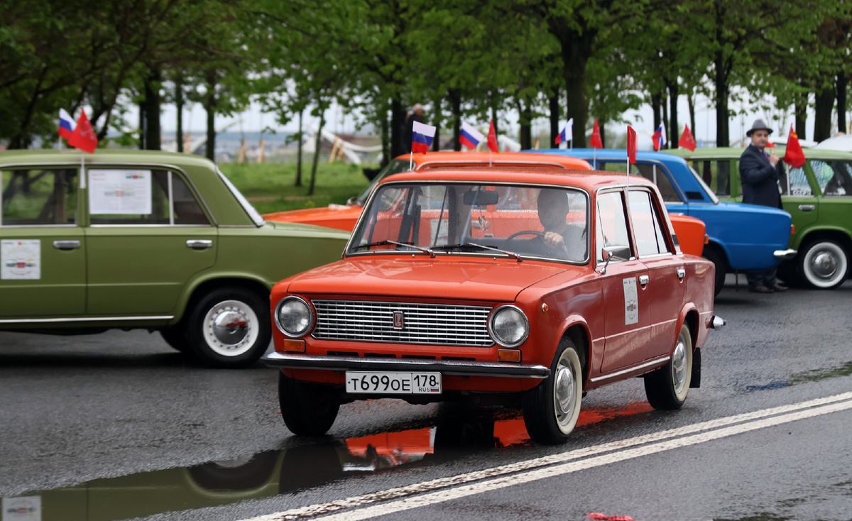 автомобили марки ВАЗ на точке сбора