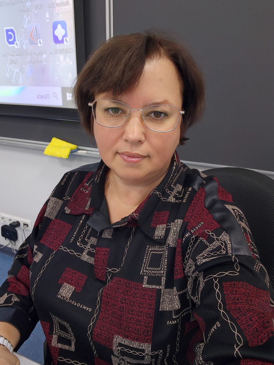 Улыбаться сил нет, еле курсы отвела  